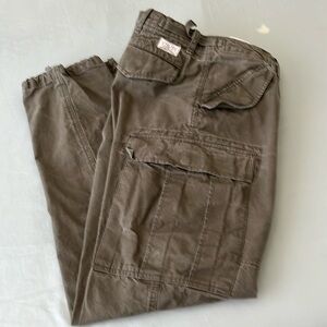 Ralph Lauren Utility Cargo Pants.Size 38/32.Green Color.Slightly used.Bottom tie